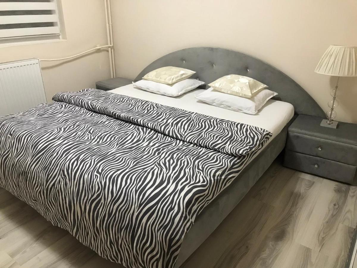 Boulevard Apartment Gran Varadino Esterno foto
